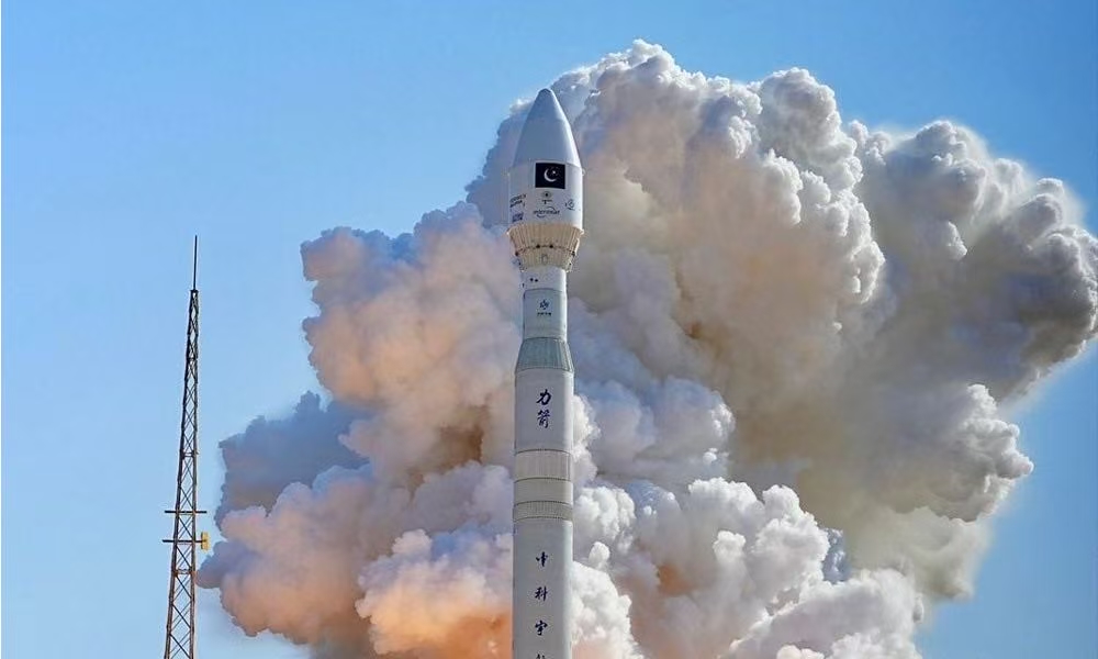 Gwadar_Pro's tweet image. Pakistan achieves a space milestone! 🚀 SUPARCO successfully launched the first Hyperspectral Satellite (HS-1) from China. Its cutting-edge imaging will boost national capacities in precision agriculture, disaster management, and environmental monitoring. #SUPARCO #SpaceTech