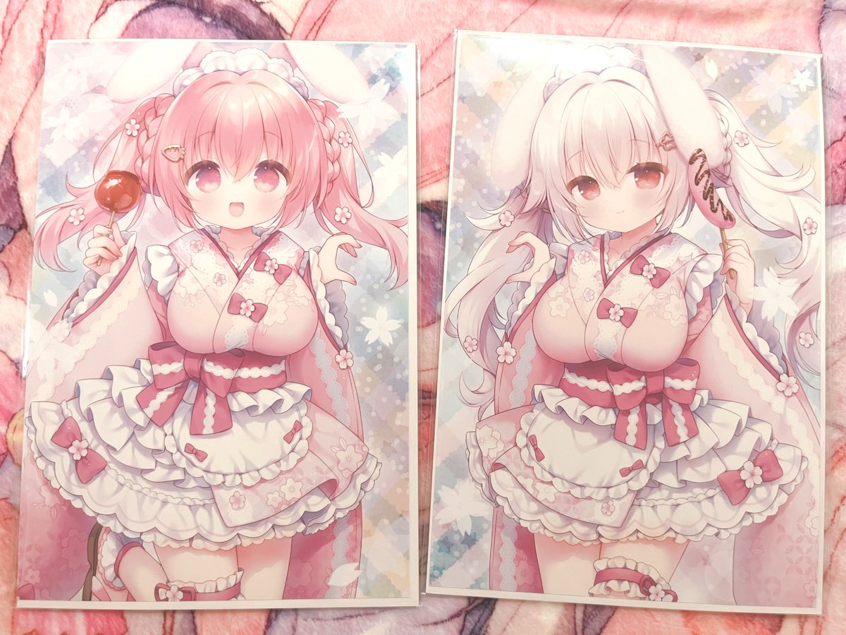 #うさ城ウェブポン グッズ紹介❣A賞は直筆サイン入りブロマイド、B賞はアクリルスタンドです✨双子さきゅばすちゃんのアクスタ台座デザインかわいくて気に入ってます～!! 