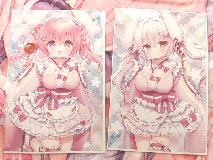 #うさ城ウェブポン グッズ紹介❣A賞は直筆サイン入りブロマイド、B賞はアクリルスタンドです✨双子さきゅばすちゃんのアクスタ台座デザインかわいくて気に入ってます～!! 