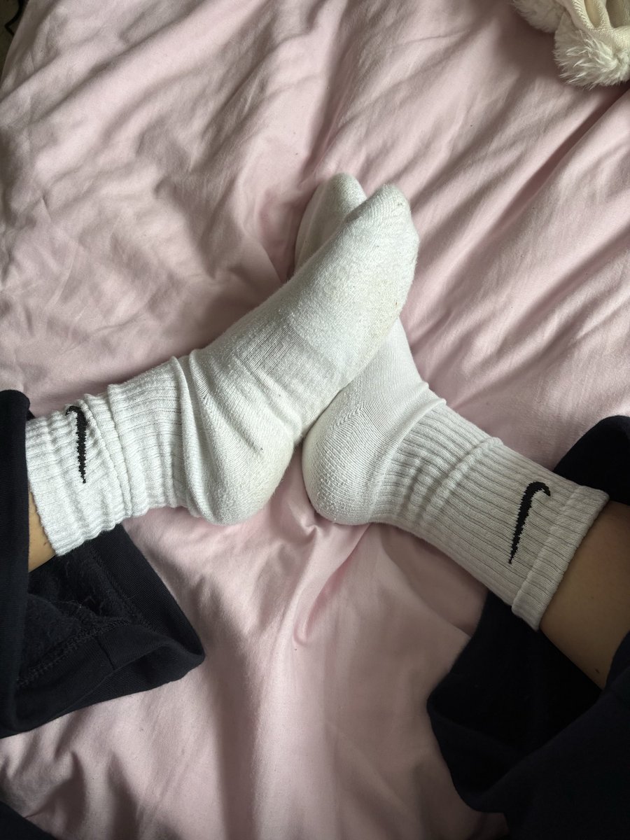 Carlys_feet_'s tweet photo. Come warm them up for me? 🔥 https://t.co/QX1i7rWP9C