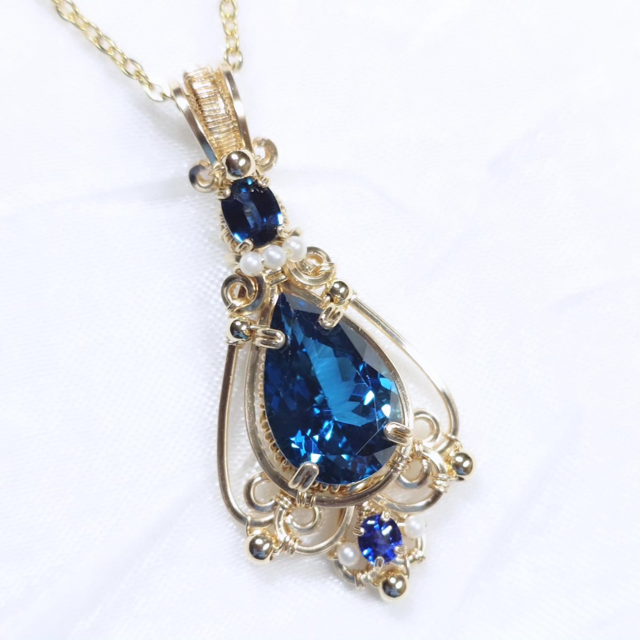 ブルートパーズ　ブルーサファイア　ペンダントトップ　ワイヤージュエリー ブルートパーズ ブルーサファイア ペンダントトップ ワイヤー