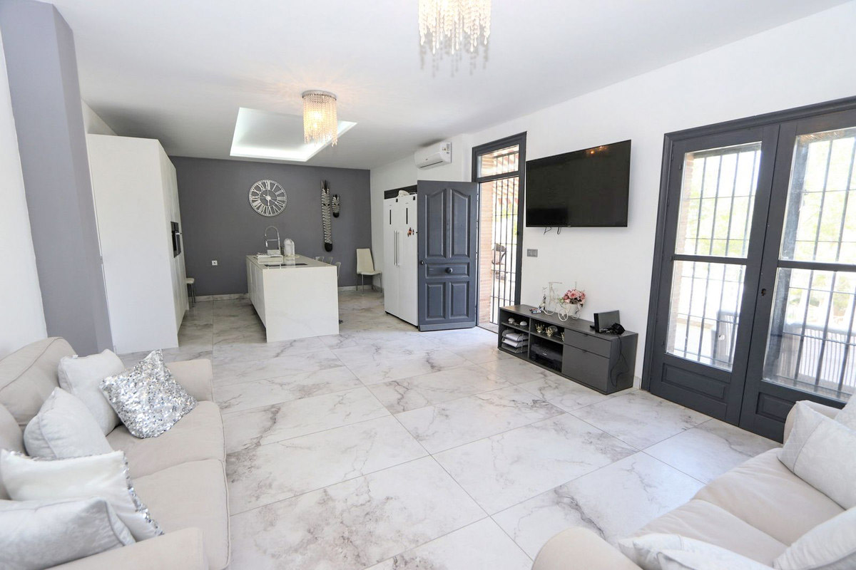 YourDreamHomeEs's tweet image. Still can’t believe this villa’s available!🤩
Detached home in Cañadas de San Pedro (Murcia)

🛏 5 beds | 🛁3 baths | 🌳2200m² plot
🏊‍♂️Private pool | ☀️Solar panels | 🔥BBQ + pizza oven |💶€375,000

yourdreamhome.es/property/prope…

#Spain #Murcia #Privatepool #Villa #RealEstateInvesting