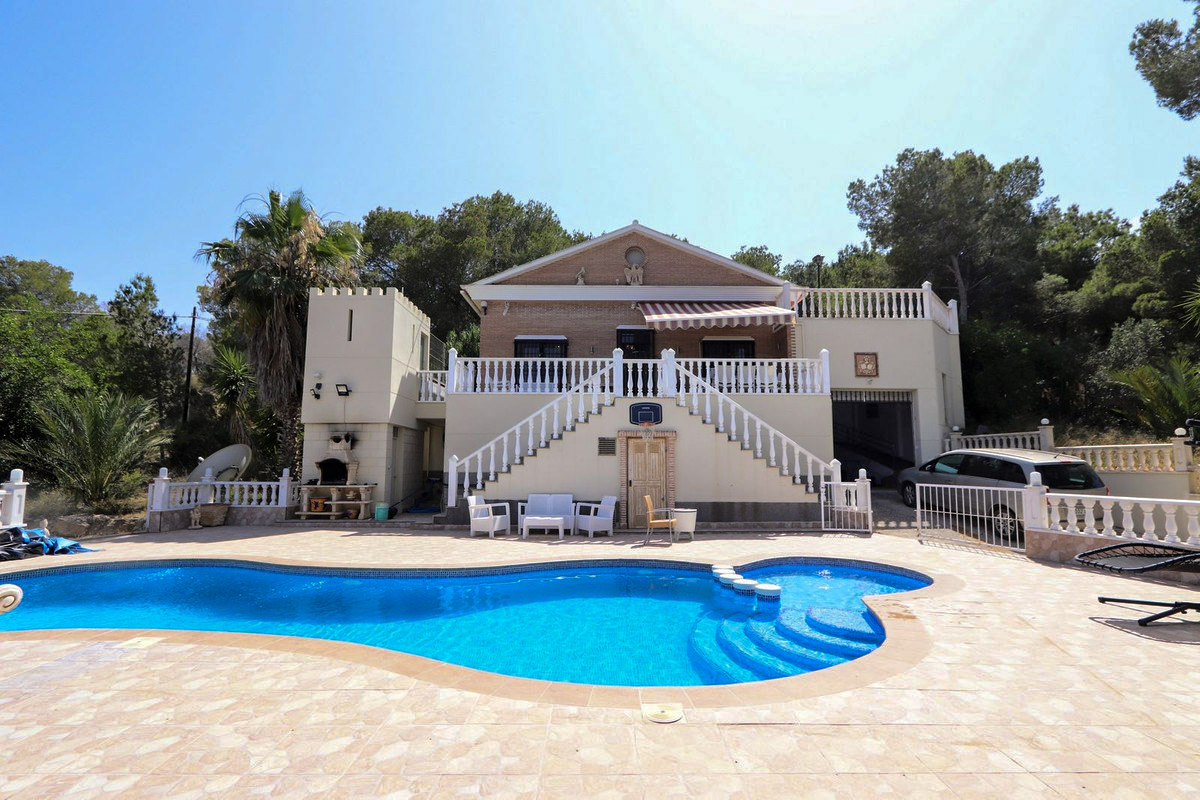 YourDreamHomeEs's tweet image. Still can’t believe this villa’s available!🤩
Detached home in Cañadas de San Pedro (Murcia)

🛏 5 beds | 🛁3 baths | 🌳2200m² plot
🏊‍♂️Private pool | ☀️Solar panels | 🔥BBQ + pizza oven |💶€375,000

yourdreamhome.es/property/prope…

#Spain #Murcia #Privatepool #Villa #RealEstateInvesting