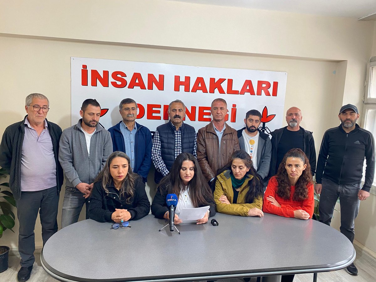 İnsan Hakları Derneği Dersim Şubesi Merkezi Kadın  Komisyonun,  Rojin KABATAŞ'ın dosyasına ilişkin yapmış olduğu basın açıklamasına katılım sağladık
#RojininFaileriBulunsun 
#rojinicinadalet 
<a href="/sesgenelmerkezi/">SES Genel Merkezi</a> 
<a href="/sesdersimkadin/">SES Dersim Kadın Meclisi</a>