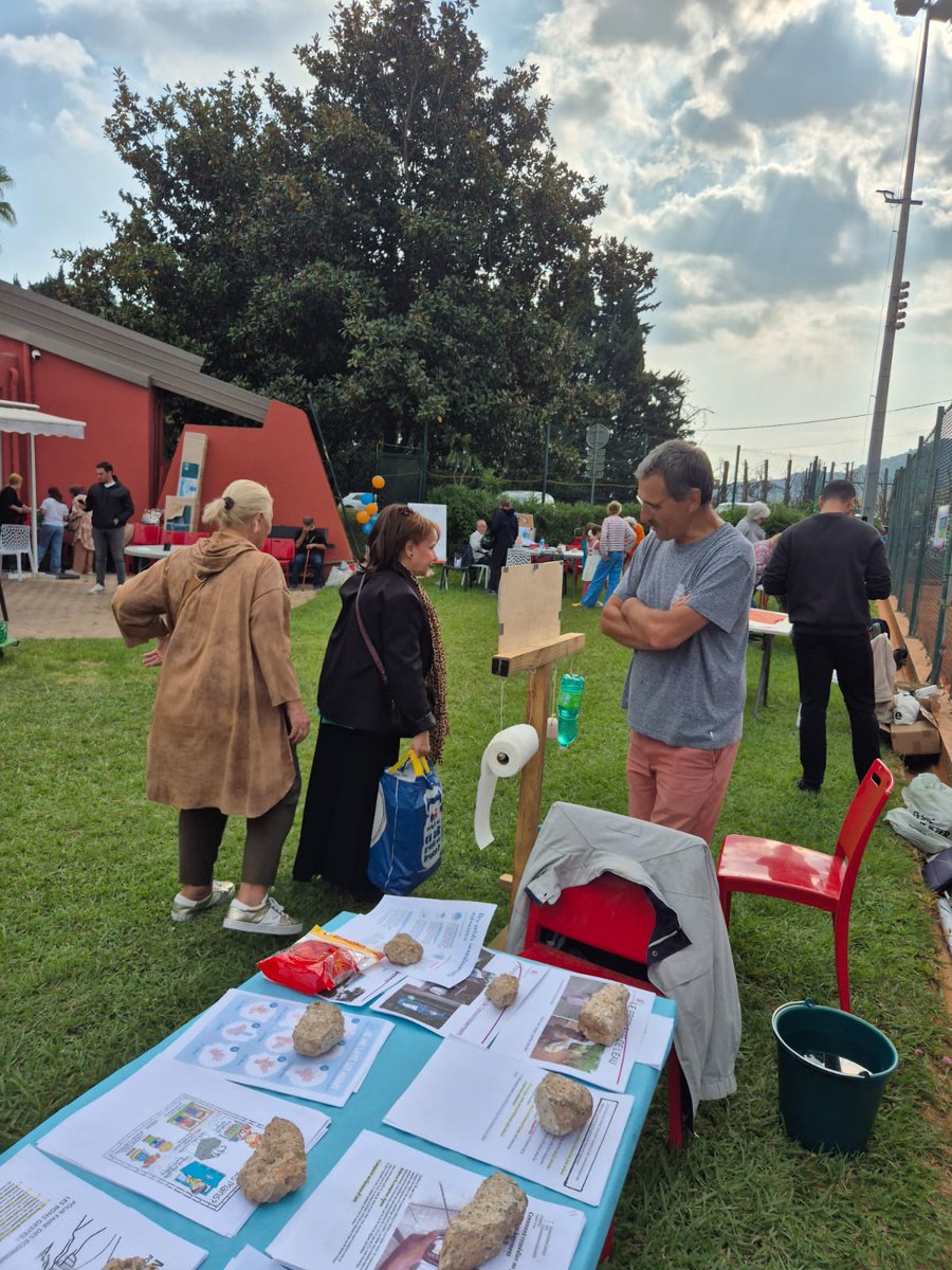 Journée d'éducation et d'échanges, le 18 octobre à Nice avec <a href="/HabitatetHumani/">Habitat et Humanisme</a>, <a href="/Aquassistance/">Aquassistance</a> et 150 résidents des logements sociaux. Au programme : portage d'eau pour mieux comprendre la corvée d'eau, et tippy taps.