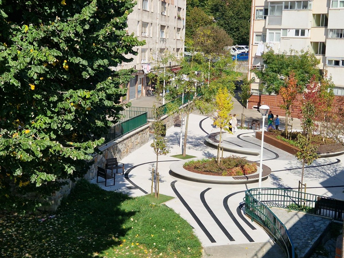 👉 Bilbon, auzoak hobetzen jarraitzen dugu, auzotarren iritzia kontuan hartuta.

Otxarkoagan, Zizeruena plaza berritu da: berdegune gehiago, irisgarritasun eta argiztapen hobea.

💚 3. barrutiko Auzokide Planaren proiektua.

#Bilbo #Otxarkoaga #AuzokidePlana #EAJPNV