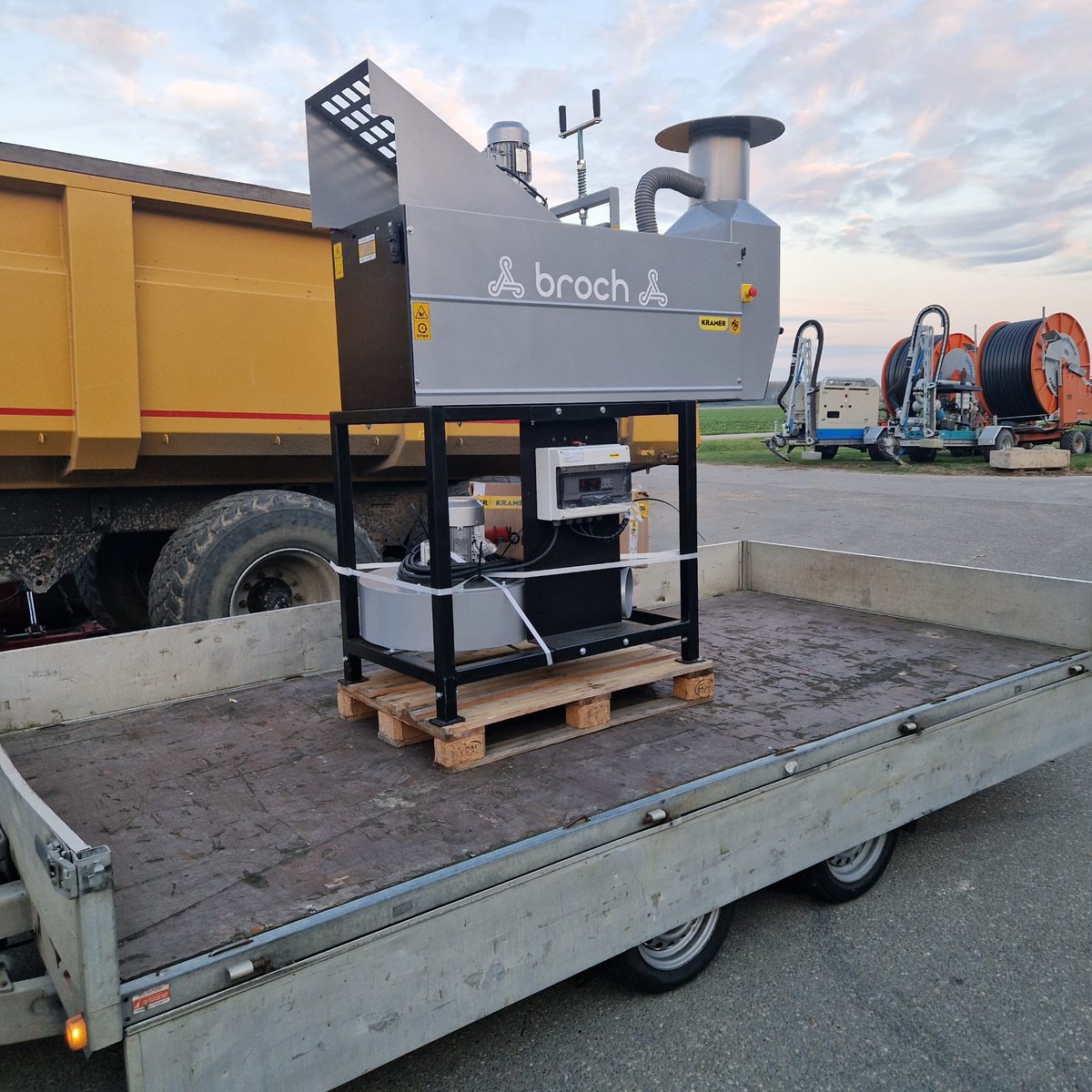 kramerstart's tweet image. Volop drukte met afleveringen van machines van JJ Broch &amp;amp; meer. 💪🏻⚙️

#datgaatmooi #JJBROCH #knoflook #knoflookverwerking #kramertheperfectstart #machines