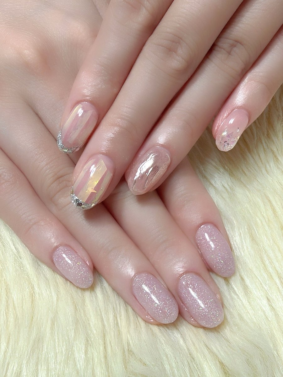 chonomaru's tweet photo. お客様のnails💅🏻
#ジェルネイル #ニュアンスネイル #個性派ネイル #アシンメトリーネイル #左右非対称ネイル

詳細はこちら↓（ネイルブック）
https://t.co/L1KG15E3fI https://t.co/vlFY1RT42j