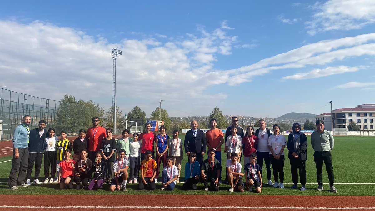 📍Pazarcık İlçe Müdürlüğü

Pazarcık Gençlik ve Spor İlçe Müdürlüğü tarafından 29 Ekim Cumhuriyet Bayramı kapsamında Küçükler, Yıldızlar, GençA ve GençB kategorilerinde 11 okul ve 32 sporcunun katılımıyla atletizm yarışması düzenlenmiştir.