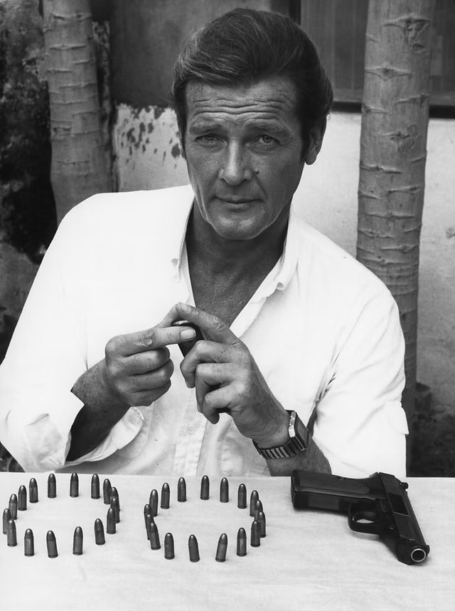 KevBot_007's tweet photo. There’s only one man for the job. 

#MooreMonday
#JamesBond ⚪️⚪️⚪️🔴 https://t.co/BA45EedF9i