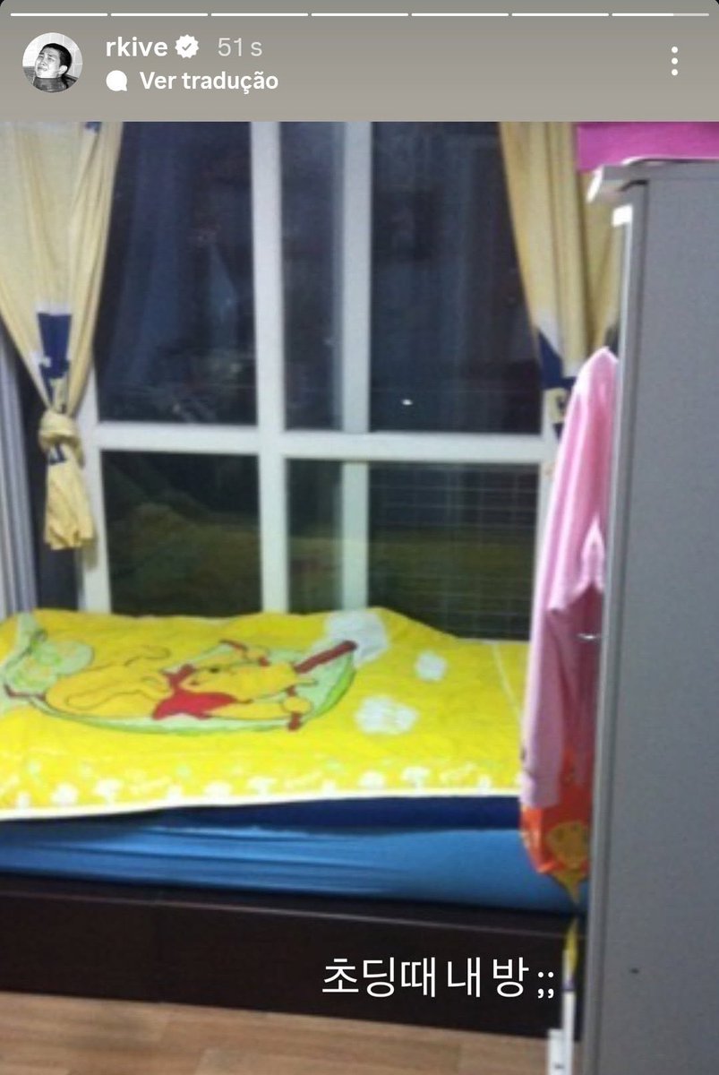 aqui nesta cama 👇🏻 forrada com o edredom do ursinho pooh eu te farei mulher.