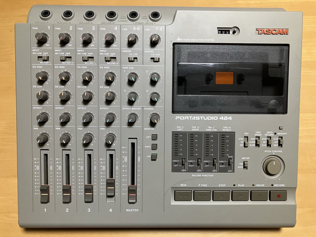 suzuken5011's tweet image. 確か18歳くらいの頃に買った
TASCAM PORTASTUDIO 424
久々に引っ張り出して
ピカピカに磨いて音を出した
まだまだ現役で録音もできる
今私は50歳になるので
30年以上も現役という
TASCAM様圧巻です
そして何よりこの音だわ
この子にしか出ない音がある
#TASCAM 
#PORTASTUDIO424