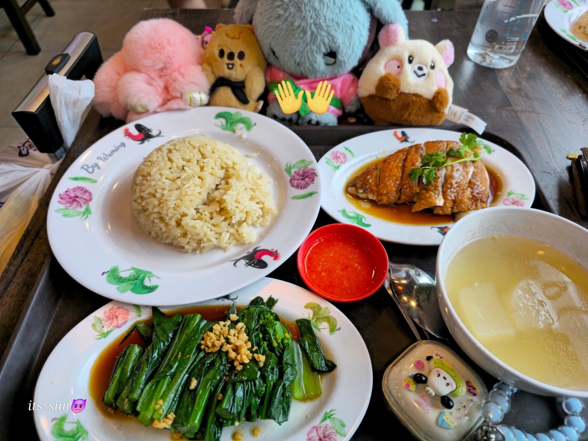 [helping a friend / help rt plz]

looking for lost tyonen 😭 last seen wearing pink outfit at:
📍bugis junction, singapore

might get lost in:
📍around bugis
📍changi airport terminal 4
📍soekarno hatta airport (cgk) terminal 1

if found please contact me or <a href="/its_JuforJunHan/">it's _sun😈</a> 🥹🩵