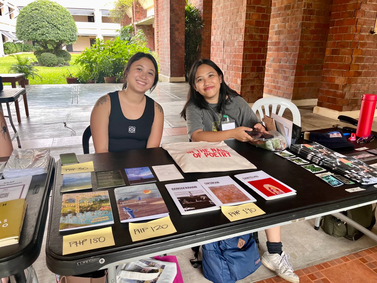TheGUIDON's tweet image. ICYMI: Various collectives supporting the Palestinian struggle for liberation sold zines, poetry, and books at SEC A and SEC B Foyers for “The Frankfurter Flotilla: Latag-Aklat at Talakayan para sa Palestina.” The book fair was held on October 16 to 17, and was spearheaded by the…