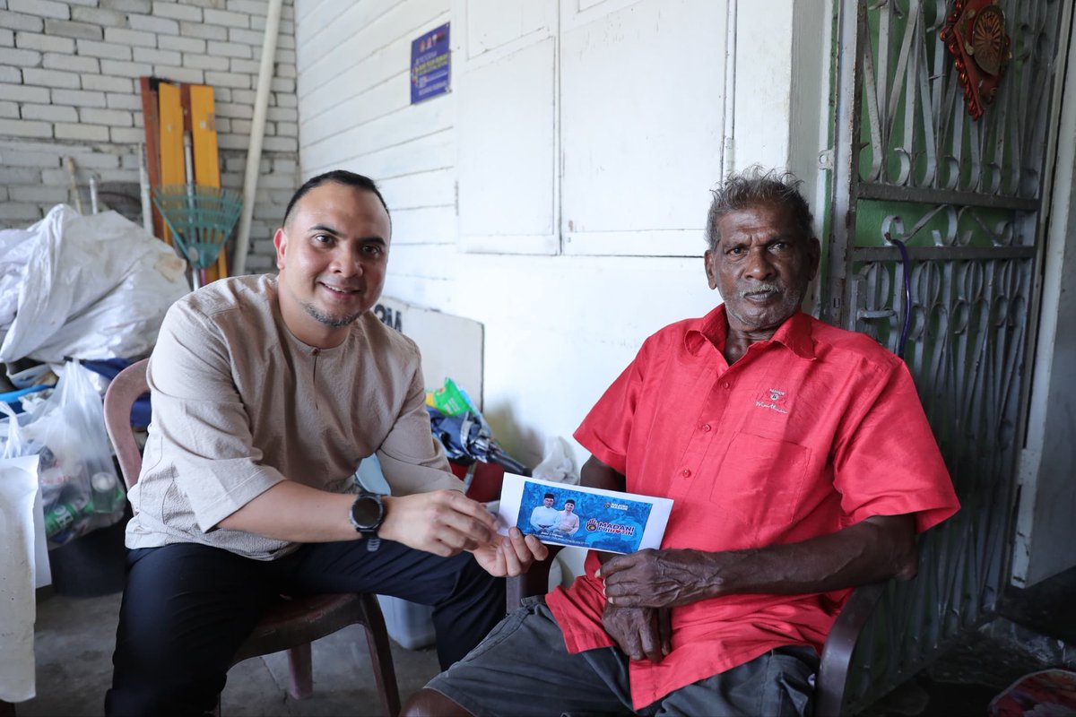 farhanfauzi_my's tweet image. Menjelang sambutan Deepavali yang penuh makna ini mengingatkan bahawa saya dengan seorang warga emas yang tinggal bersendirian, Encik Neelawathy di Semambu, Kuantan.

Walaupun hidup bersederhana, senyuman dan kesyukuran yang terpancar di wajah beliau cukup menyentuh hati. Itulah…