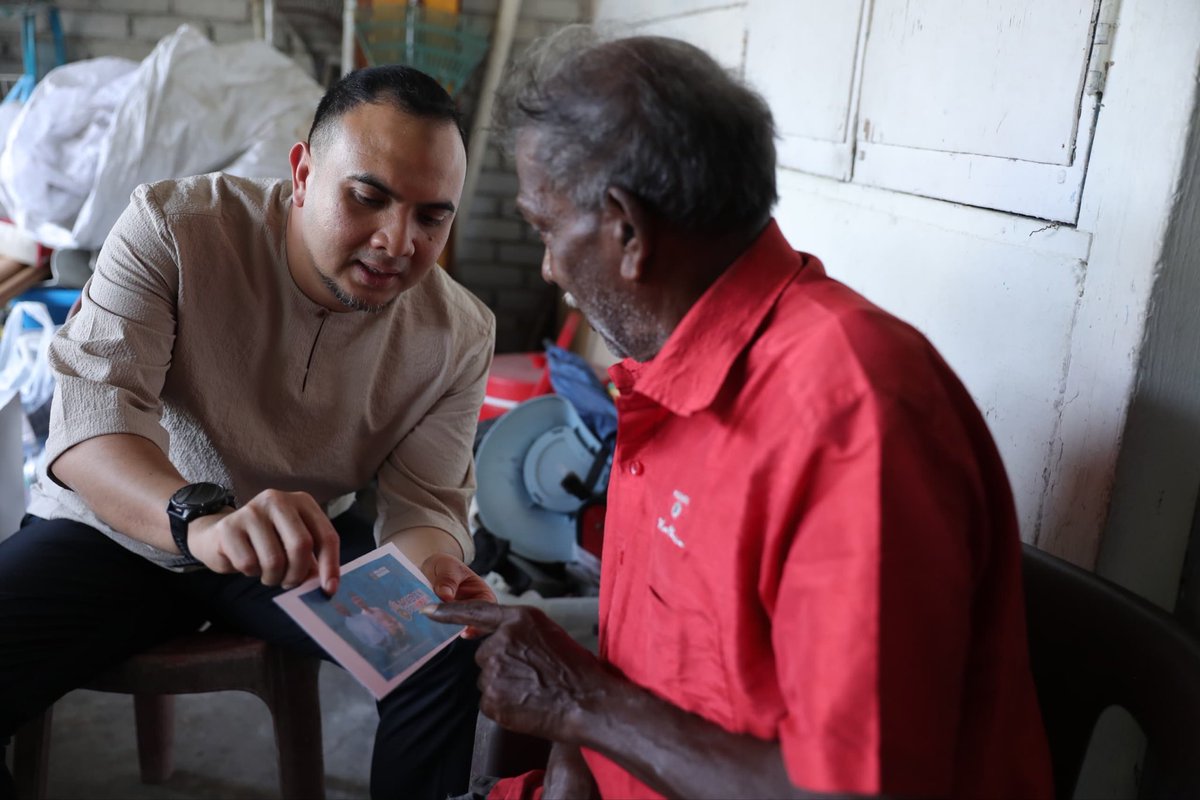 farhanfauzi_my's tweet image. Menjelang sambutan Deepavali yang penuh makna ini mengingatkan bahawa saya dengan seorang warga emas yang tinggal bersendirian, Encik Neelawathy di Semambu, Kuantan.

Walaupun hidup bersederhana, senyuman dan kesyukuran yang terpancar di wajah beliau cukup menyentuh hati. Itulah…