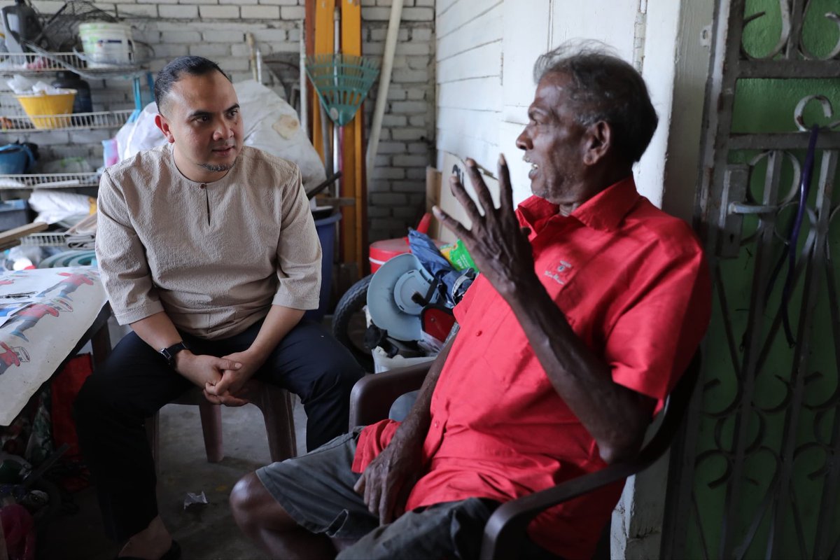 farhanfauzi_my's tweet image. Menjelang sambutan Deepavali yang penuh makna ini mengingatkan bahawa saya dengan seorang warga emas yang tinggal bersendirian, Encik Neelawathy di Semambu, Kuantan.

Walaupun hidup bersederhana, senyuman dan kesyukuran yang terpancar di wajah beliau cukup menyentuh hati. Itulah…