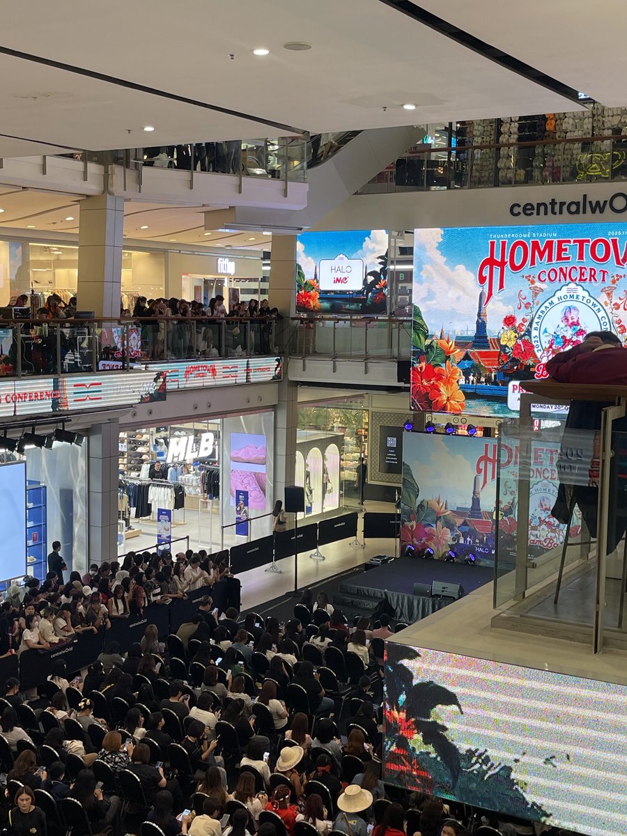 คนเริ่มเยอะแล้ว🎉🎉
#HOMETOWNConcert_PC