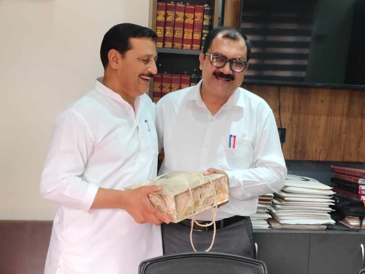 ErMammanKhan's tweet photo. आज फिरोजपुर झिरका शहर में अपने शहर की सम्मानित जनता से आत्मीय मुलाक़ात कर दीपावली की शुभकामनाएं एवं बधाई दी! इस अवसर पर सभी के साथ मिलकर दीपावली के पावन पर्व की खुशियों और उत्साह को साझा किया किया! इस शुभ अवसर पर मैं यह कामना करता हूँ कि दीपों का यह पर्व हम सभी के जीवन में खुशहाली, सुख- समृद्धि, प्रेम और भाईचारे का उजाला फैलता रहें है! इस दौरान आप सभी के द्वारा भी दी गई  दीपावली की शुभकामनाओं के लिए मैं आभार व्यक्त करता हूं!
# Happy Diwali