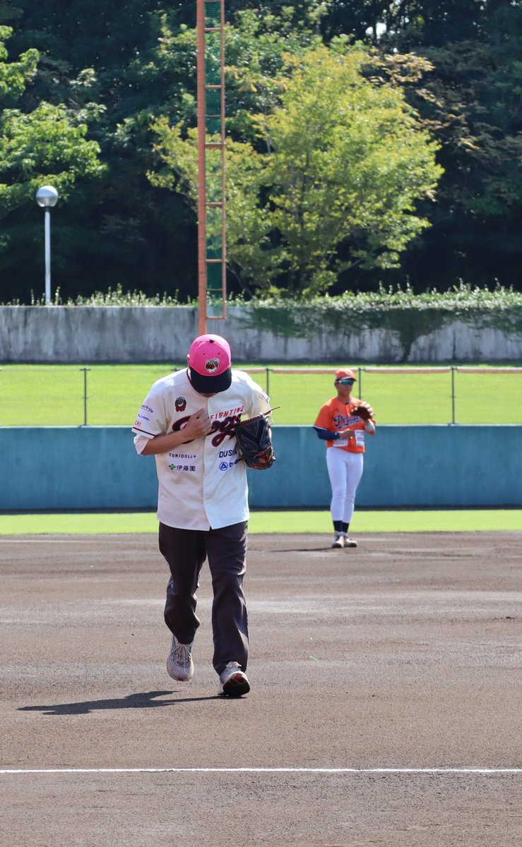 freelance1819's tweet photo. 人生初始球式⚾️無事終わりました🙆‍♂️
推し活も無事終了👍
また来年👋

#高知ファイティングドッグス 
#徳島インディゴソックス 
#香川オリーブガイナーズ 
#愛媛マンダリンパイレーツ 
#四国アイランドリーグplus 
#オイシックス新潟アルビレックスBC 
#宮崎フェニックスリーグ https://t.co/lAlmIUiQo6