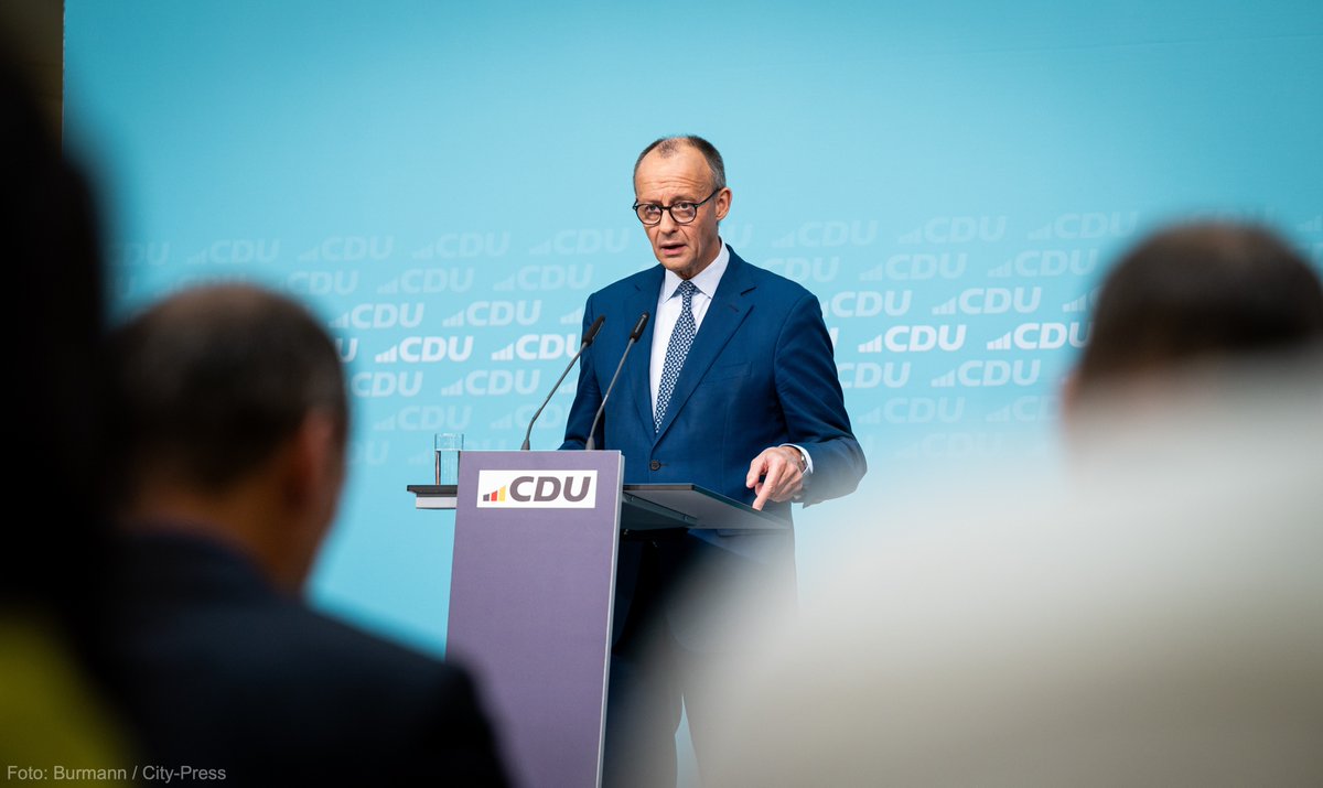 .<a href="/_FriedrichMerz/">Friedrich Merz</a> zum Umgang mit der AfD: „Es gibt mit dieser Partei keine Gemeinsamkeiten. Und das wiederhole ich wie ein Mantra. Wir haben mit dieser Partei keinerlei Übereinstimmung. Weder in den Grundüberzeugungen noch in den tagespolitischen Fragen, die es zu beantworten