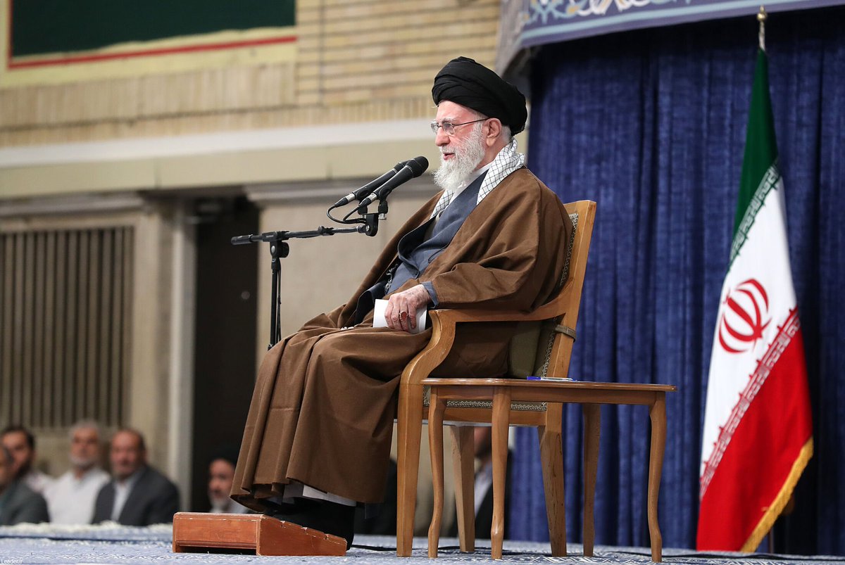 رئیس‌ جمهور آمریکا افتخار می‌کند که 
صنعت هسته‌ای ایران را بمباران کردیم 
و از بین بردیم ...
خیلی خوب ؛ به همین خیال باش!

سید علی حسینی خامنه‌ای ۱۴۰۴/۷/۲۸