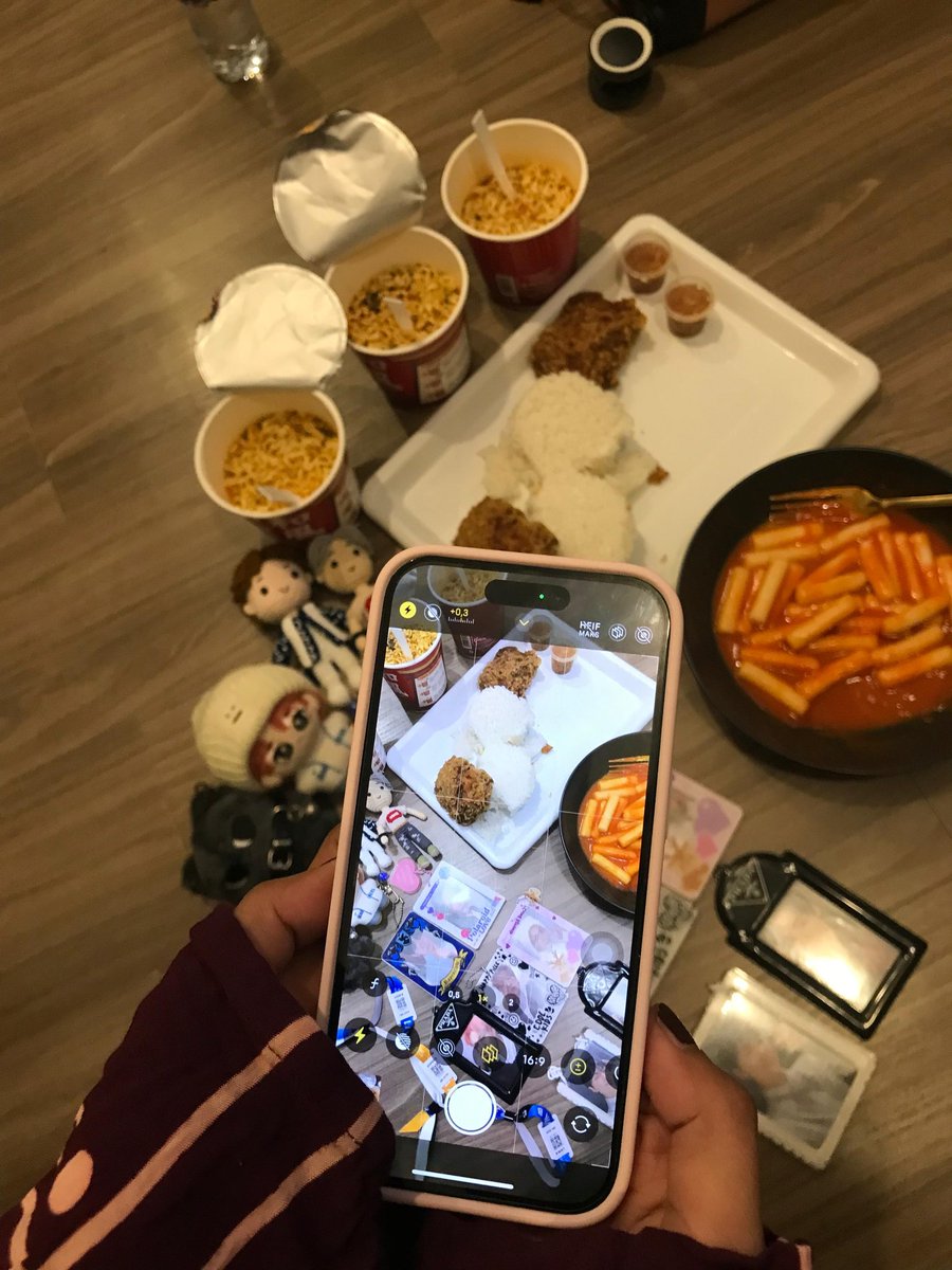 makanan after concert. makannya sambil ngantuk 🫠