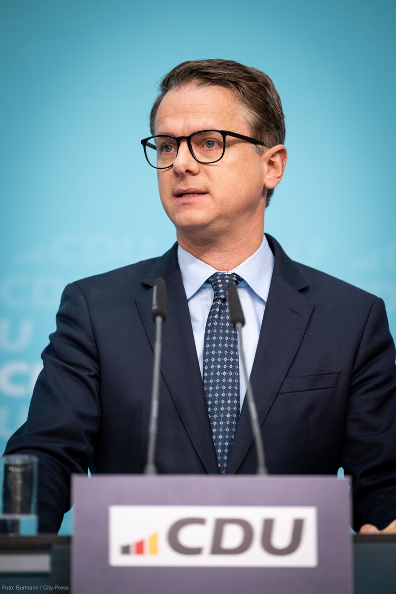 CDU's tweet image. Die AfD lebt von Problemen, betont Carsten #Linnemann. „Sie ist gar nicht darauf eingestellt, Lösungen zu suchen, sondern sie lebt von Problemen. Und das ist nicht unser Geschäftsmodell, sondern wir leben von der Zukunft und von einem Deutschlandbild, was in die Zukunft ragt, was…