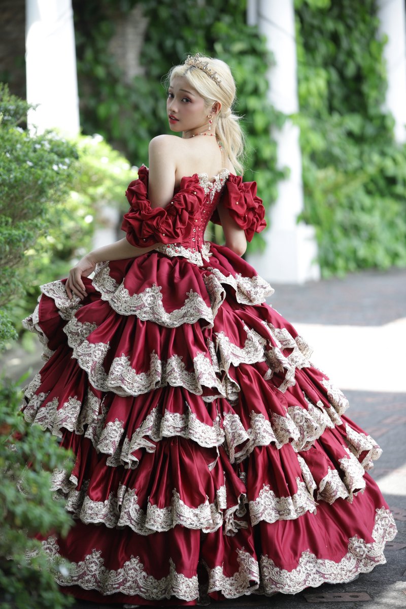 Saving the best for last!

Gehlee in a beautiful red gown for her 18th birthday pre-debut shoot 🌹