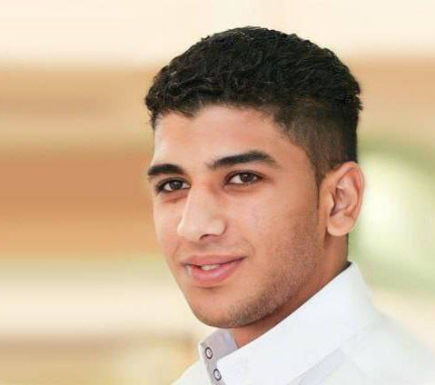 الشهيد عبدالله محمد الدرازي، من أبناء القطيف – جزيرة تاروت، اعتُقل في أغسطس 2014 وهو لم يتجاوز الثامنة عشرة من عمره.
بعد سنواتٍ من المعاناة خلف القضبان، صدر بحقه حكمٌ بالإعدام في عام 2022، وتم تنفيذ الحكم الجائر اليوم، الاثنين 20 أكتوبر 2025.

#شهداؤنا_عظماؤنا
#شهداء_القطيف