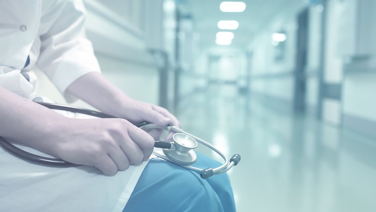 Para evitar a #iatroxenia cómpre unha práctica clínica coidadosa onde os riscos para a persoa enferma sexan os mínimos. #miraquedin 
- portaldaspalabras.gal/lexico/mira-qu…