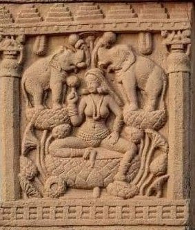 rajuparulekar's tweet image. प्रात:स्मरणीय संस्कृति ❗️🚨
चित्र १..
2nd century BCE (पाषाण मूर्ति) बुद्ध माता महामाया
चित्र २..
1896 पेंटिंग - राजा रविवर्मा🙏