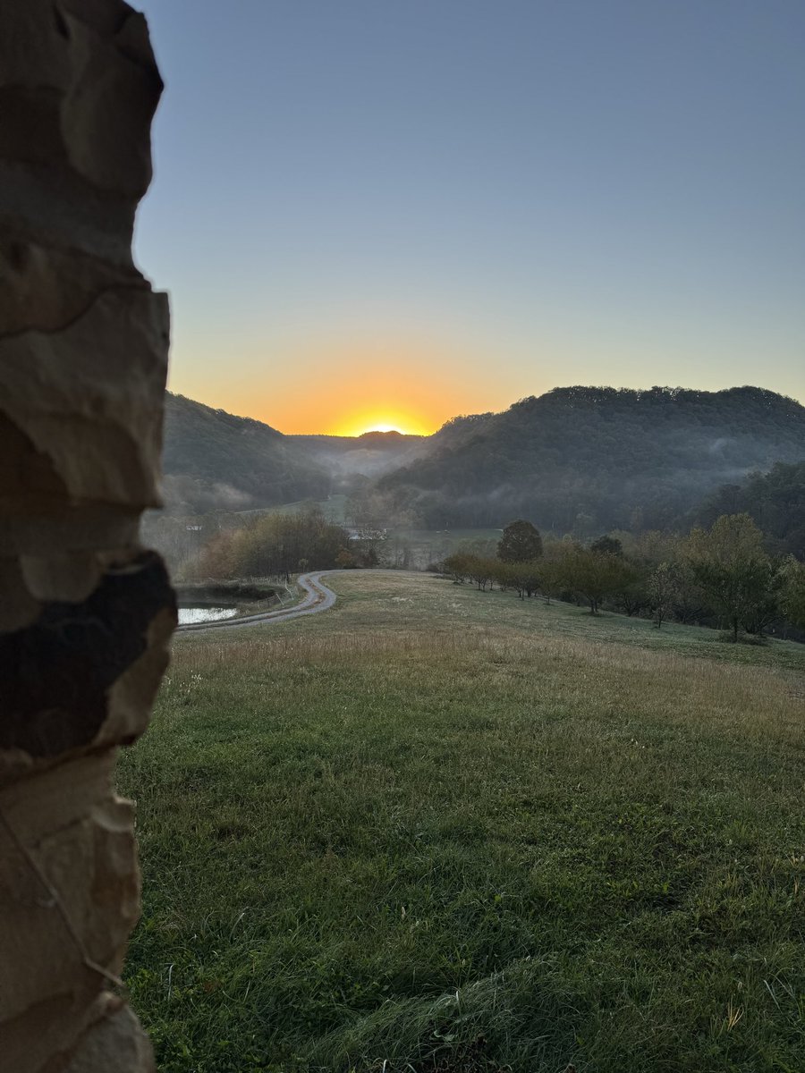 RepThomasMassie's tweet image. Good morning from the hills of Kentucky!