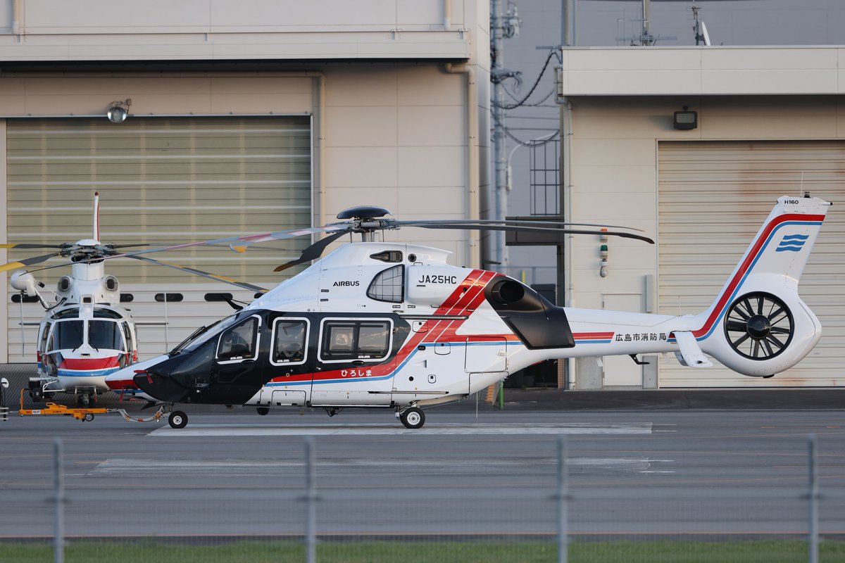 トモハナ tweet media