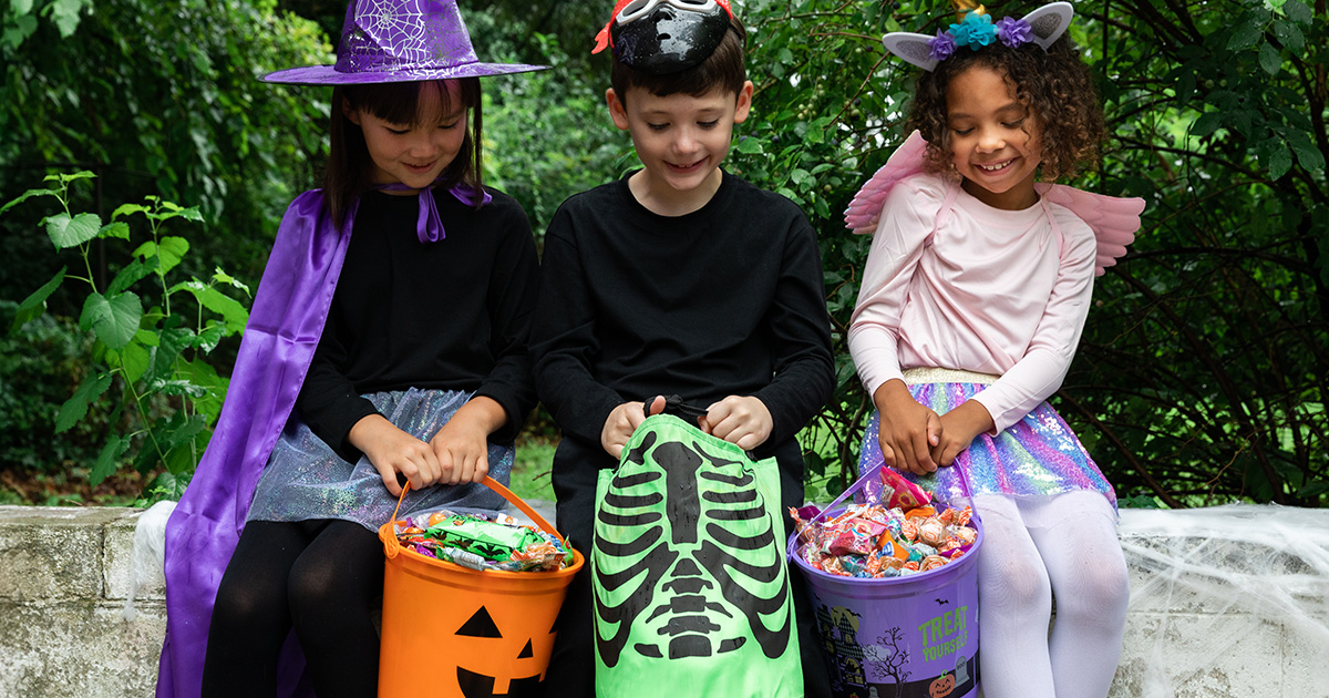 🧛🏼‍♂️ Need last-minute costumes or accessories? We've got you covered with eerie &amp; enchanting options!
