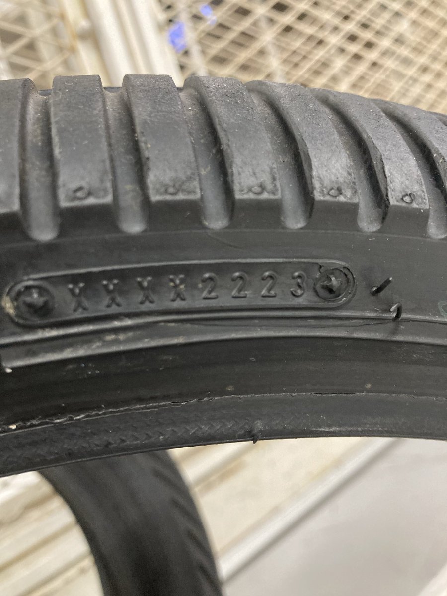 17インチ250用中古レインタイヤ欲しい方居ませんか安くお譲りします！

5月の全日本SUGOで新品から20周程度使ったものです。
拡散よろしくお願い致します。
 #タイヤ  #DANLOP