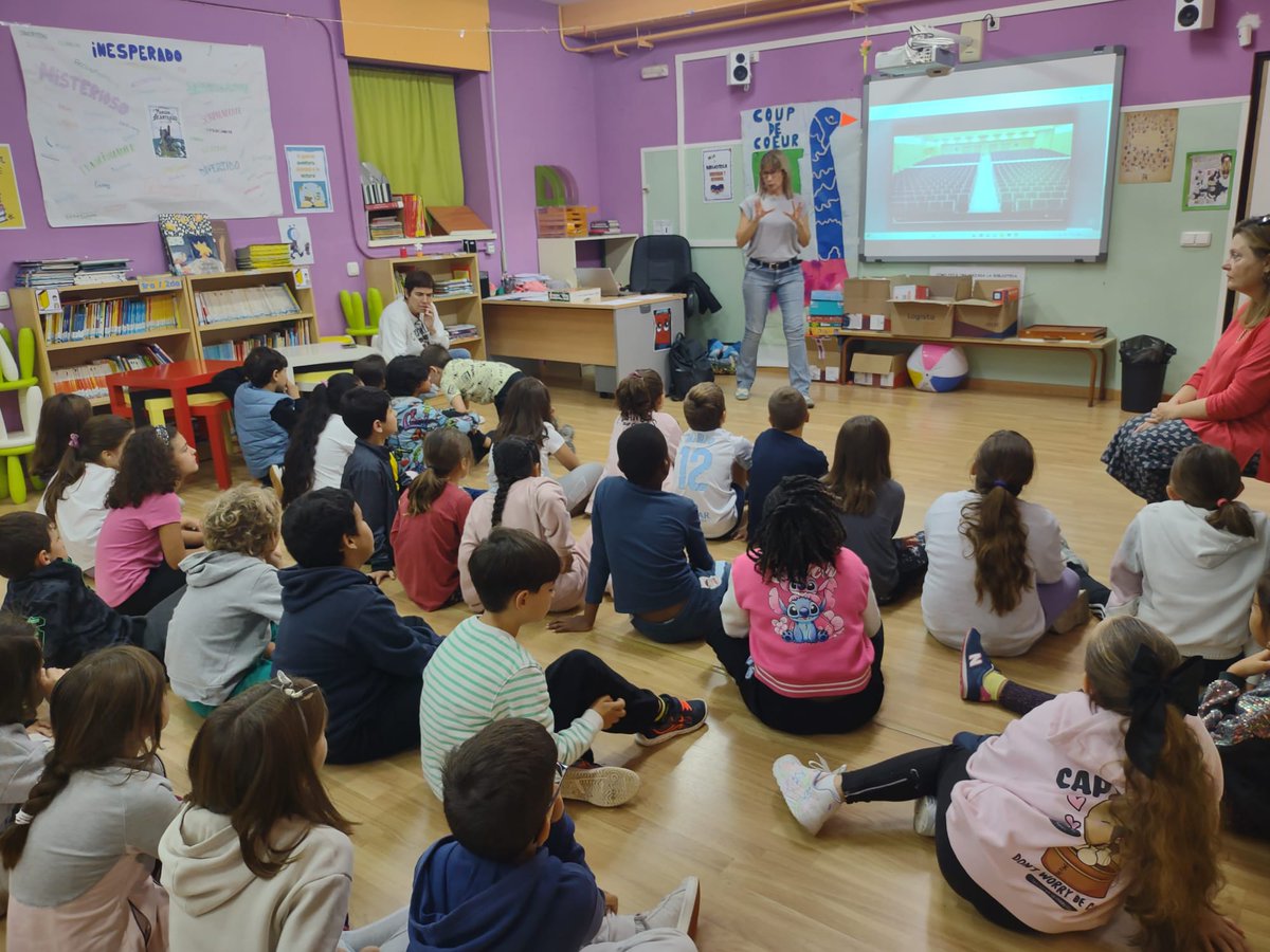 🧑‍🔬DIVULGACIÓN CIENTÍFICA🧑‍🔬
Esta mañana el alumnado de 3° de #EducacionPrimaria ha aceptado la misión de Salvar el planeta, de la mano de Manuela Delgado, ingeniera y divulgadora científica #LaEstrellaEsMiCole