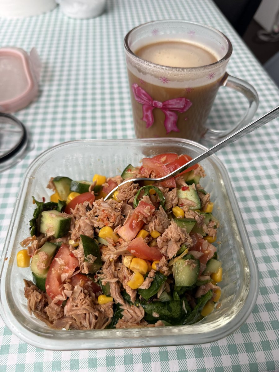 foodbbby's tweet photo. lunch work, trying to eat more protein 😛 https://t.co/yhlB3Jf2xz