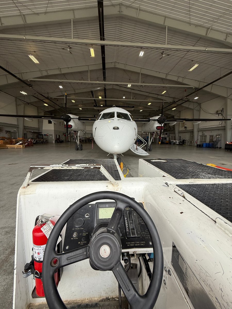 aircreebecinc's tweet image. 🚨 Vous vous êtes déjà demandé ce que ça fait de remorquer un Dash 8 ? ✈️
—
🚨 Ever wonder what it feels like to tug a Dash 8? ✈️

#AirCreebec #WeFlyForYou #Dash8 #AvGeek #AircraftTug #HangarView #BehindTheScenes #AviationLife #NorthernSkies #RegionalAirline #FlyAirCreebec