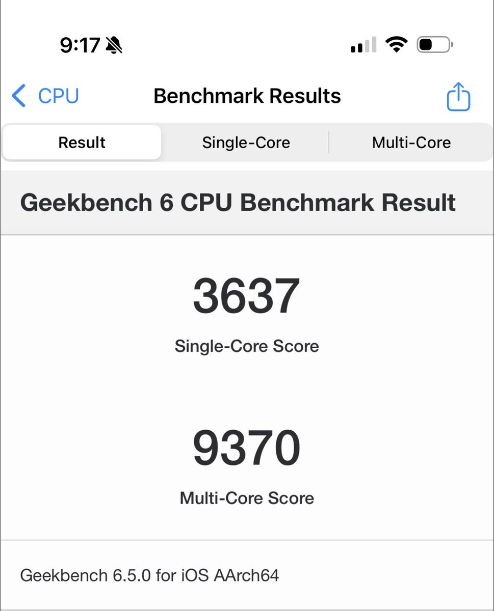 ¿El modo adaptativo de la batería afecta mucho al rendimiento del iPhone?

Sobre el papel, no. En la imagen de la izquierda está activado y en la de la derecha no lo está.

Eso sí, también influyen las sensaciones que cada uno pueda tener.