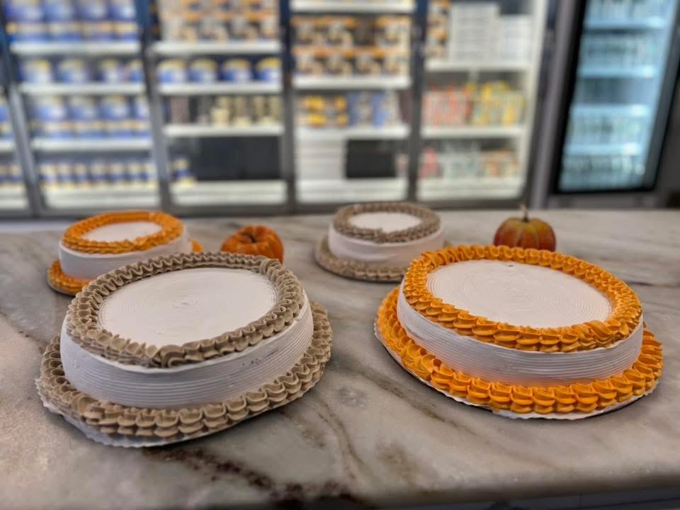 NastosIceCream's tweet image. Fall Cakes are back 🍁🧡🍂🤎 #CelebrateWithUs #icecreamcake #traditional #crunchies #mondaythoughts #fallvibes #october #NJfoodies #nastosway #Nastosicecream #newark #ironbound #downneck #essexcounty #86yearsinbusiness #familyownedandoperated #NJ #oldworlddesserts