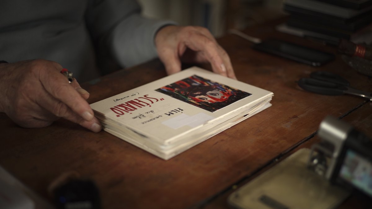 10/21(火)  上映スケジュ―ル 
＜開館 9:40＞ 
10:00｜揺さぶられる正義 
12:25｜バレンと小刀 
14:30｜シナリオ ※一律1700円※
15:40｜美晴に傘を ★上映後 舞台挨拶 
18:30｜フレイムユニオン 
20:30｜青春18×2 君へと続く道（BABEL LABEL RETROSPECTIVE 2025）