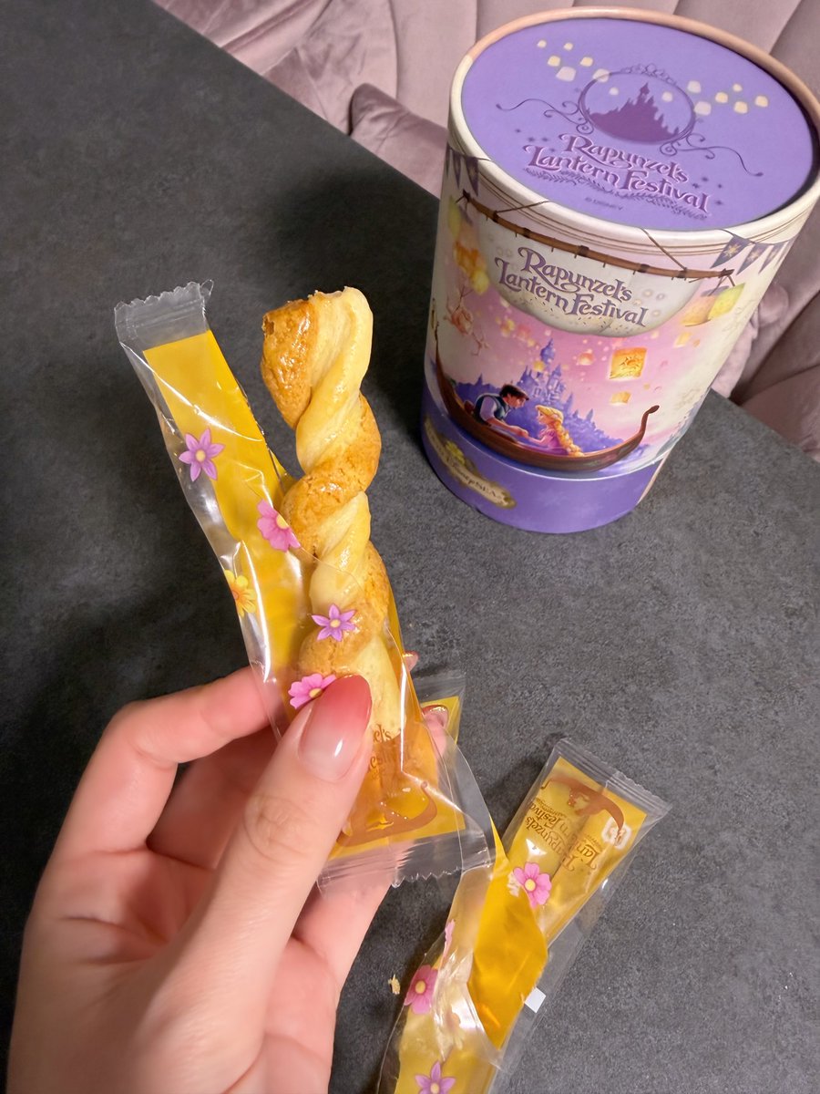 012_shiro2's tweet image. ディズニーに売ってるラプンツェルのパイクッキーザックザクでとんでもなく美味しい人生で食べたパイ系お菓子の中で1番美味しい
食べすぎて夜ご飯入らなくなったくらい、大人なのに