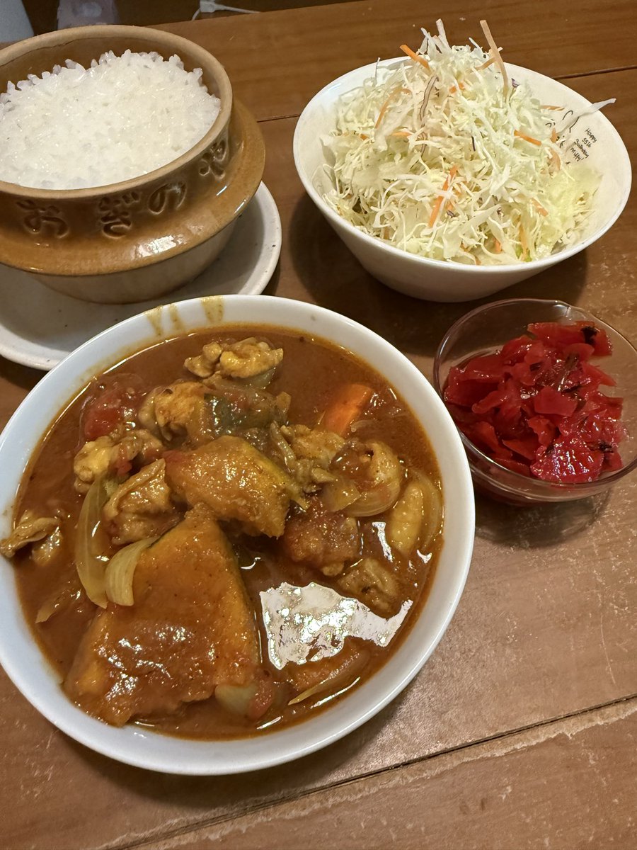 今夜は
スパイスカレー🍛
辛いところマシマシで大量発汗しちゃいましょう😅
いただきます😋