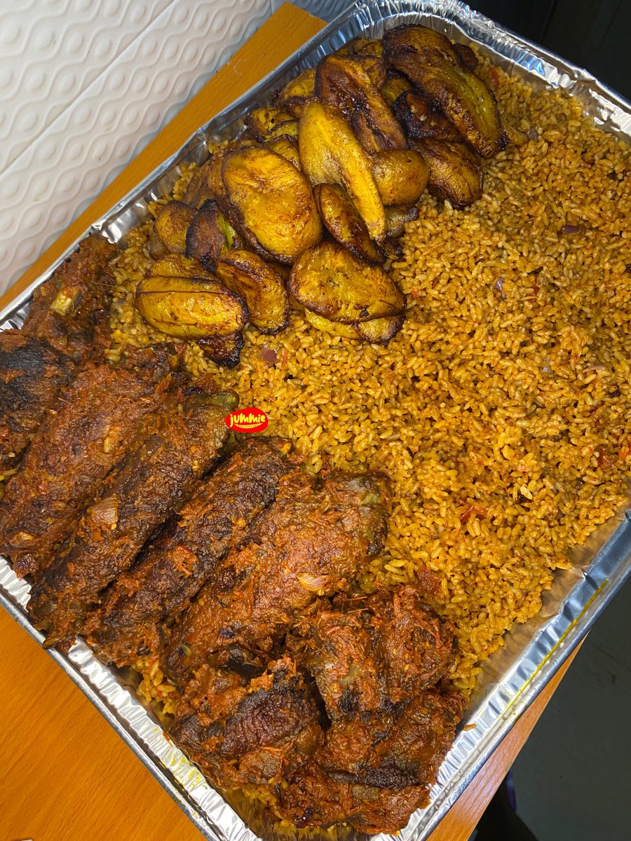 Jummie_ke's tweet image. This platter of Smokey (party) Jollof rice left our kitchen this morning๐
Off to 9-5๐โโ๏ธ