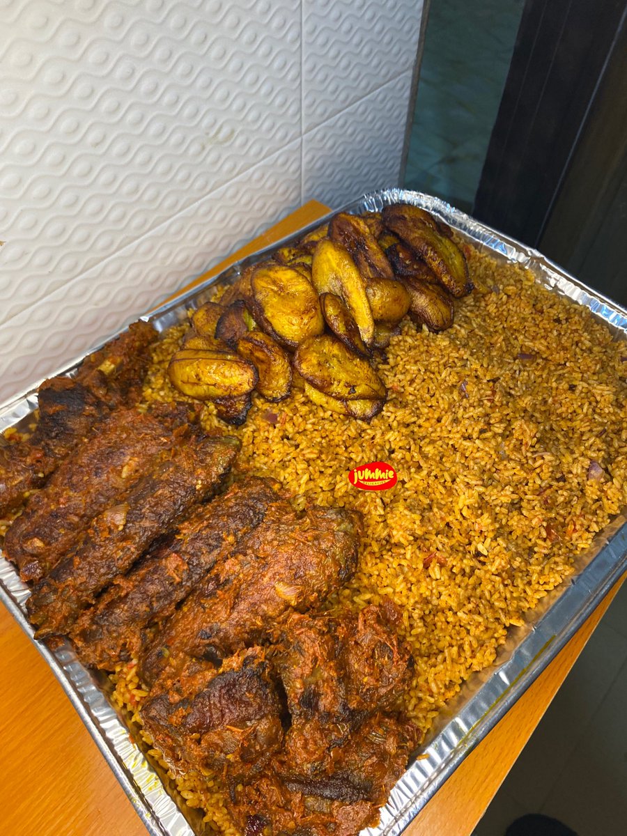 Jummie_ke's tweet image. This platter of Smokey (party) Jollof rice left our kitchen this morning๐
Off to 9-5๐โโ๏ธ