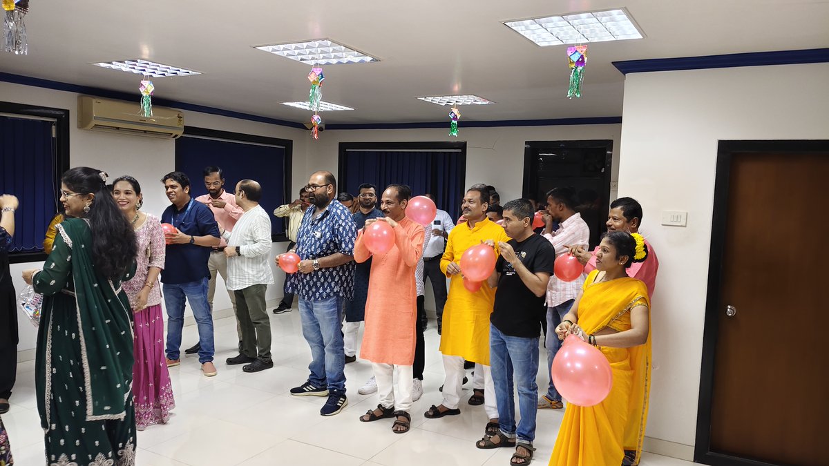 escan_tweet's tweet image. ✨🎉 Diwali at eScan was truly a celebration to remember! 🎊✨

Our workplace lit up with vibrant colors, laughter, and joy as we came together to celebrate the Festival of Lights. 

#eScan #DiwaliCelebration #FestivalOfLights #TeamSpirit #WorkplaceCelebration #TogetherWeShine
