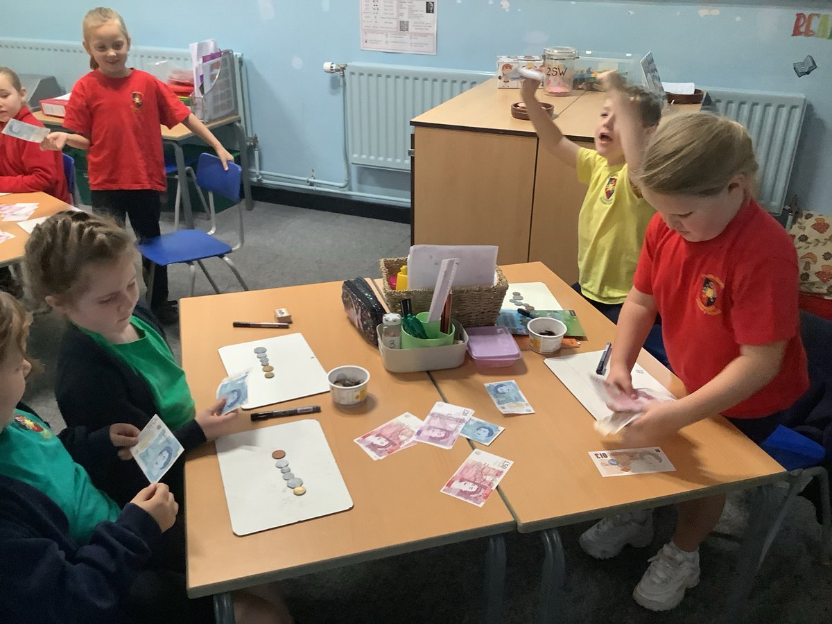 MissT_Thatto's tweet image. A practical maths lesson using money to make amounts. 💷#ThattoPrim_Maths