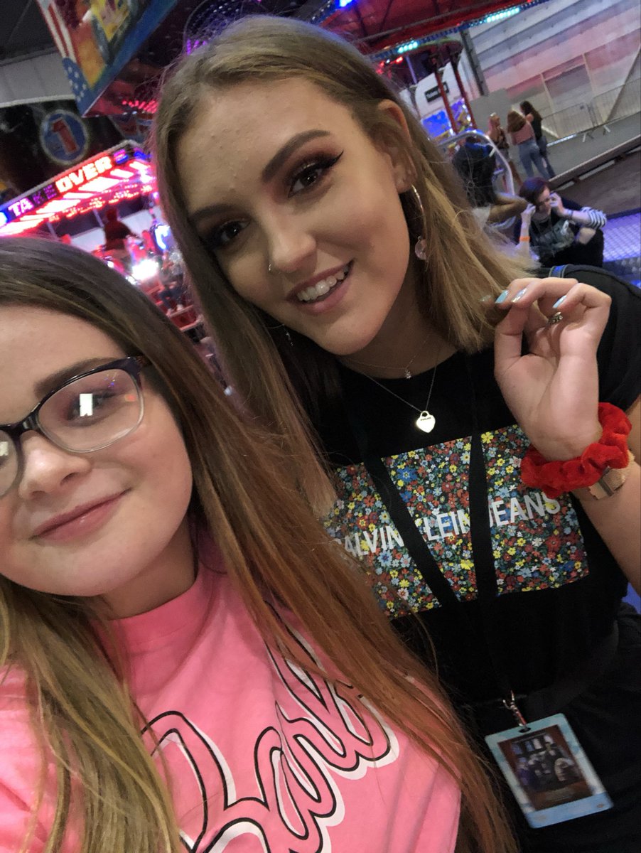 Kierax99's tweet photo. @mollythompsonx_ happy birthday to one of my all time favourite content creators 🥳 I hope you have the best time celebrating being back in Melbourne ❤️ can’t wait to see what chapter 26 holds for you 🥰 https://t.co/sO95GVgJ9u