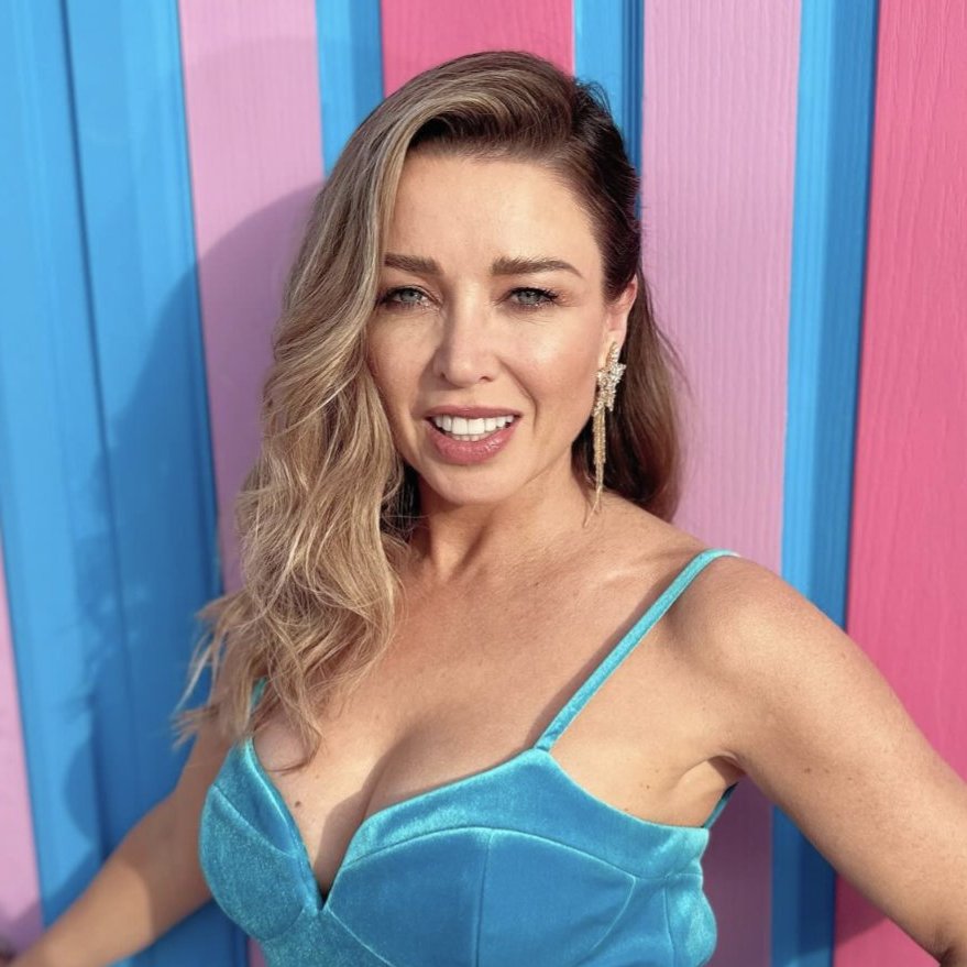 celebcrush4922's tweet image. Happy Birthday Dannii Minogue 🎂💐
#HappyBirthday #Dannii #Minogue #DanniiMinogue #HappyBirthdayDanniiMinogue